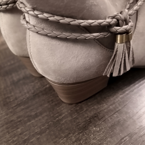 Women Heeled Boots - Size 9 Wide - Picture 3 of 5